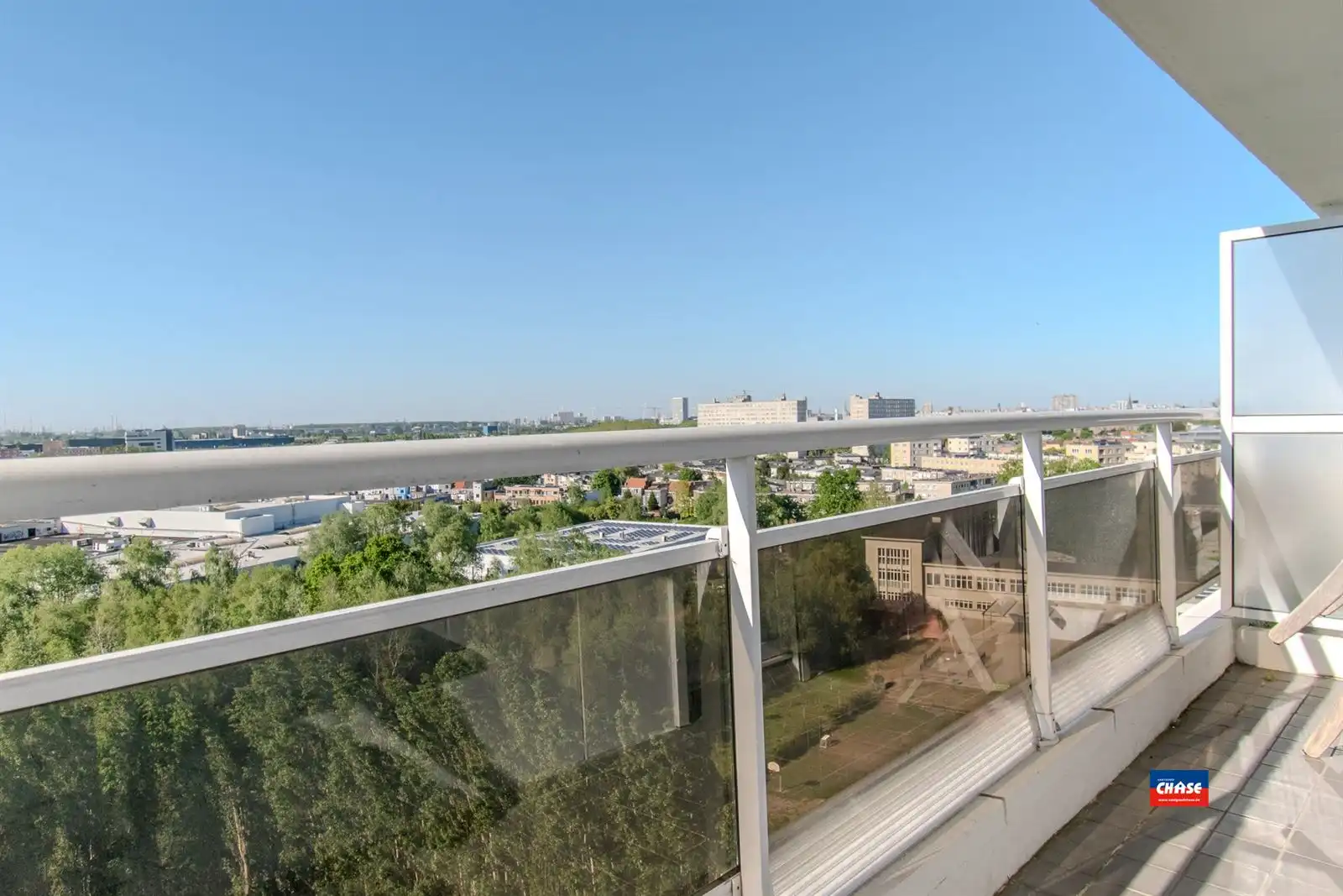 Knap 1 tot 3-slaapkamer appartement met terras foto 11