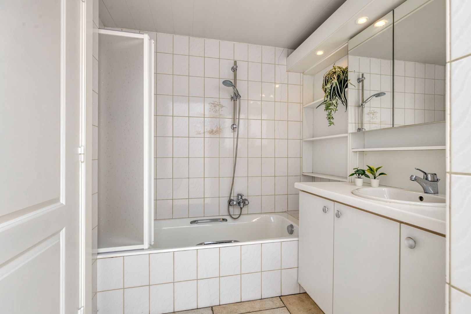 Verzorgde woning met 3 kamers, diepe tuin én garage! foto 10