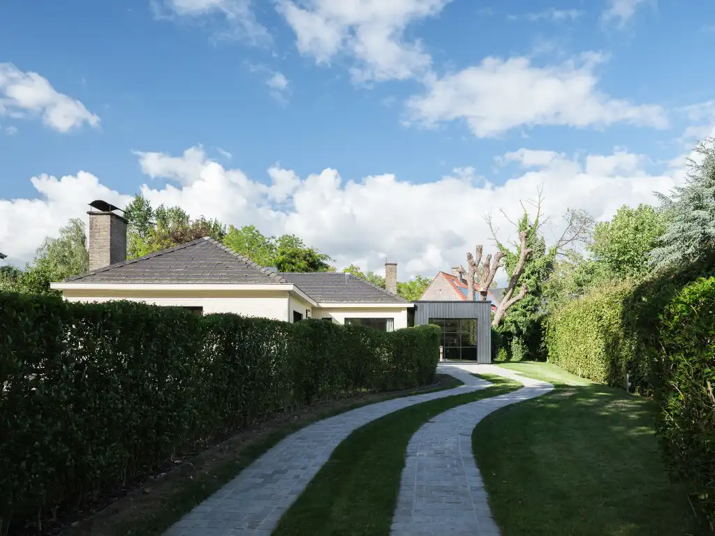 Knap gerenoveerde bungalow (EPC B) op een zuidgericht perceel in het gegeerde Baarle-Drongen foto 3
