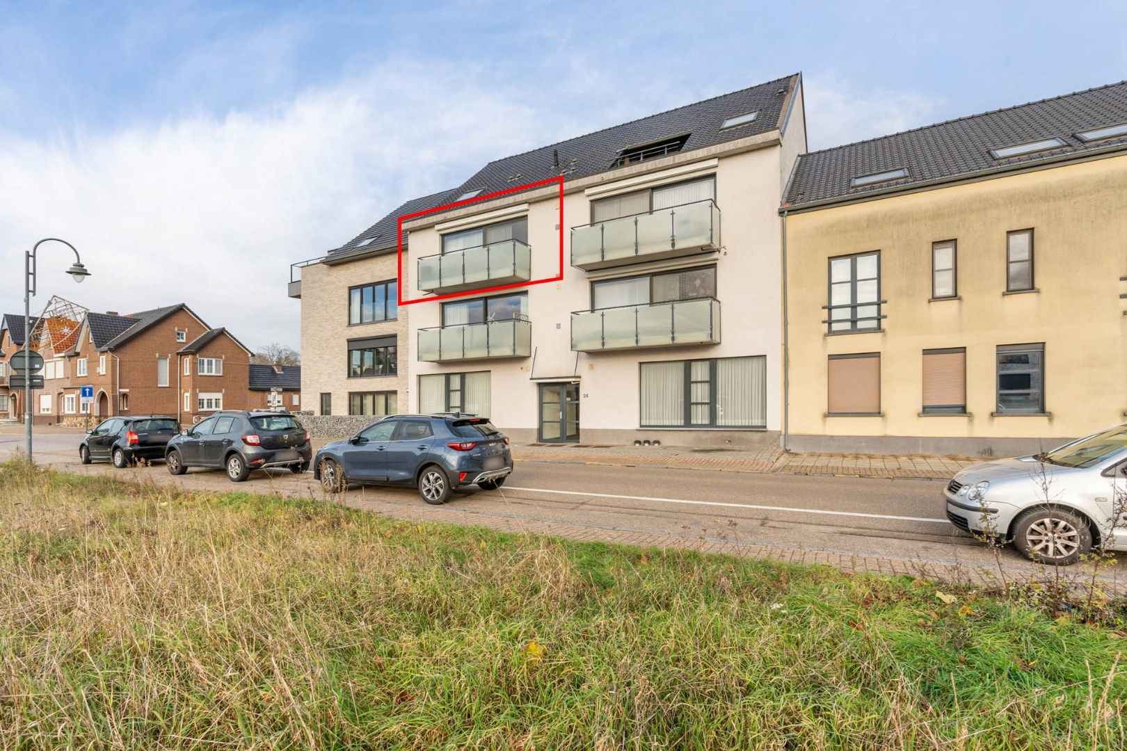 Comfortabel investeringsappartement met 2 slaapkamers en garage, in dorpskern foto {{pictureIndex}}