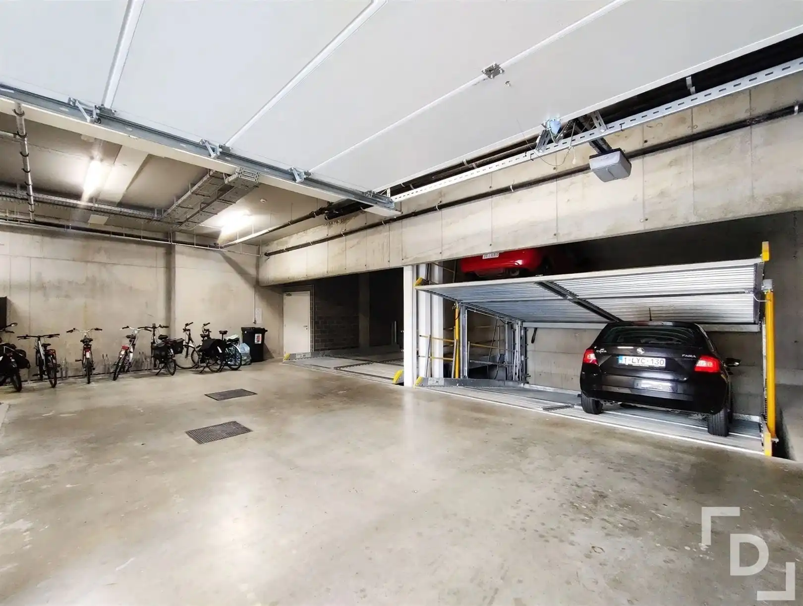 Appartement met terras en overdekte autostaanplaats foto 14