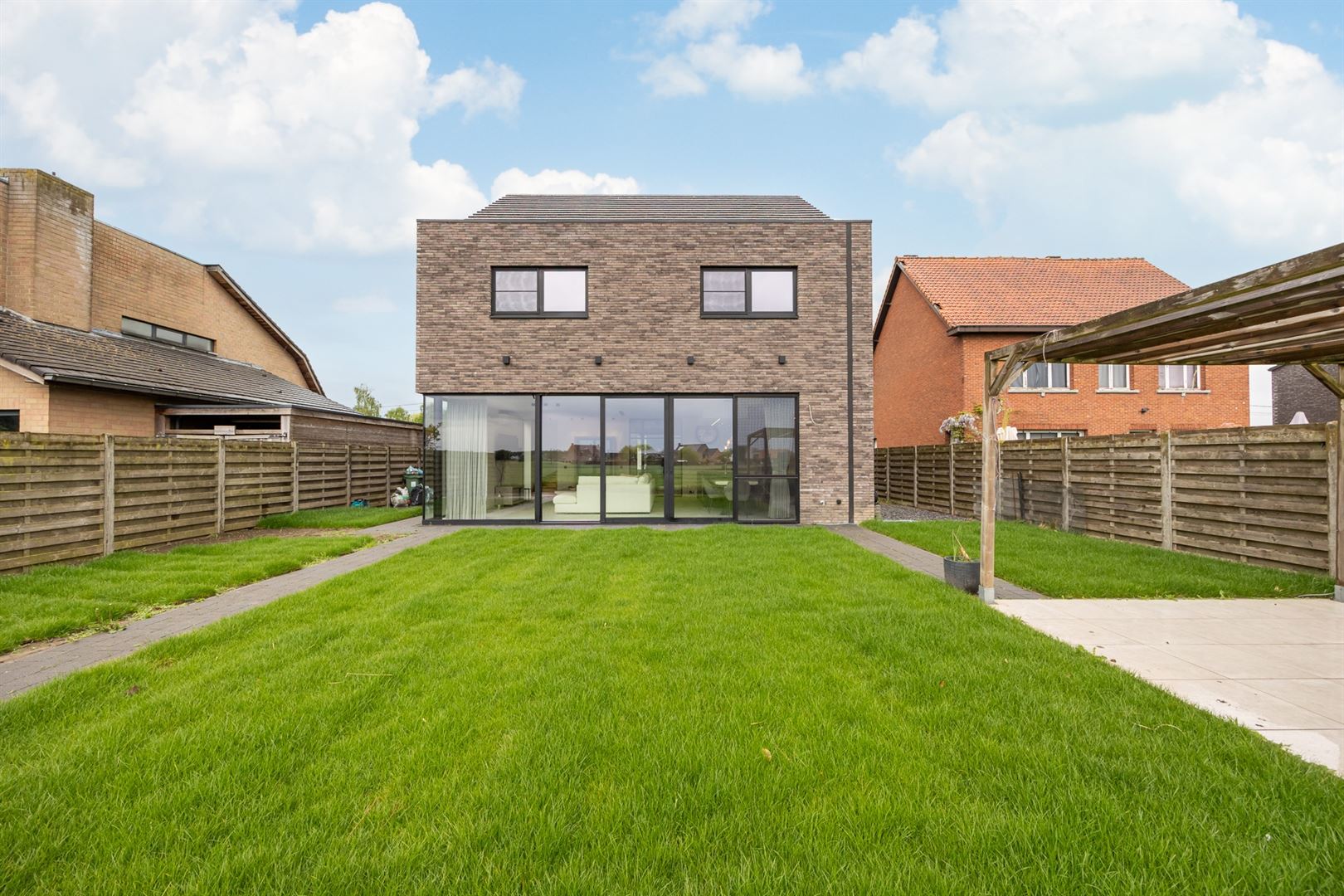 Moderne gezinswoning met open zicht foto 15