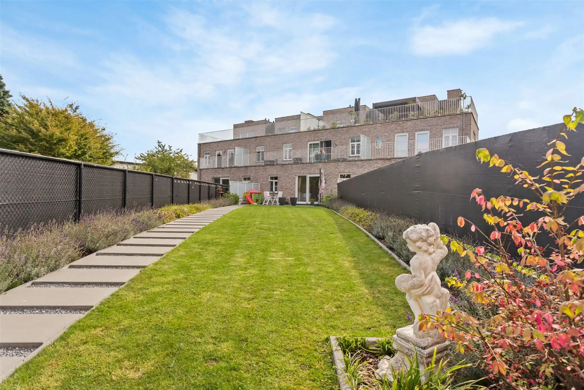 RECENT GELIJKVLOERS APPARTEMENT MET BIJHOREND TERRAS EN RUIME PRIVATE TUIN GELEGEN TE MEERHOUT foto 27