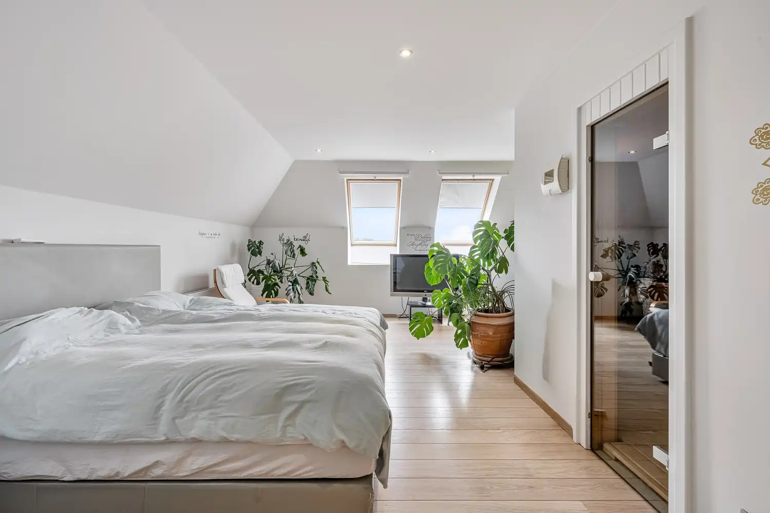 Exclusieve villa met zwembad en adembenemende polderzichten foto 28