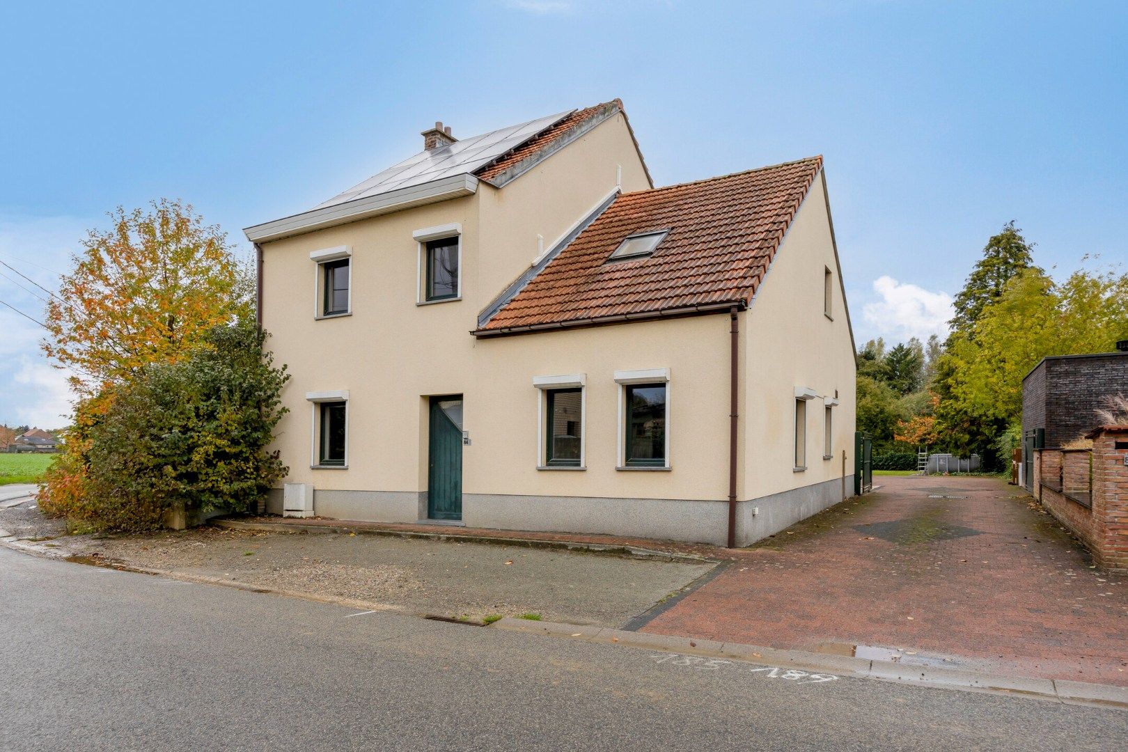 Hoofdfoto van de publicatie:    Zeer rustig gelegen open bebouw in Lubbeek met 3 slaapkamers, bureau en garage 