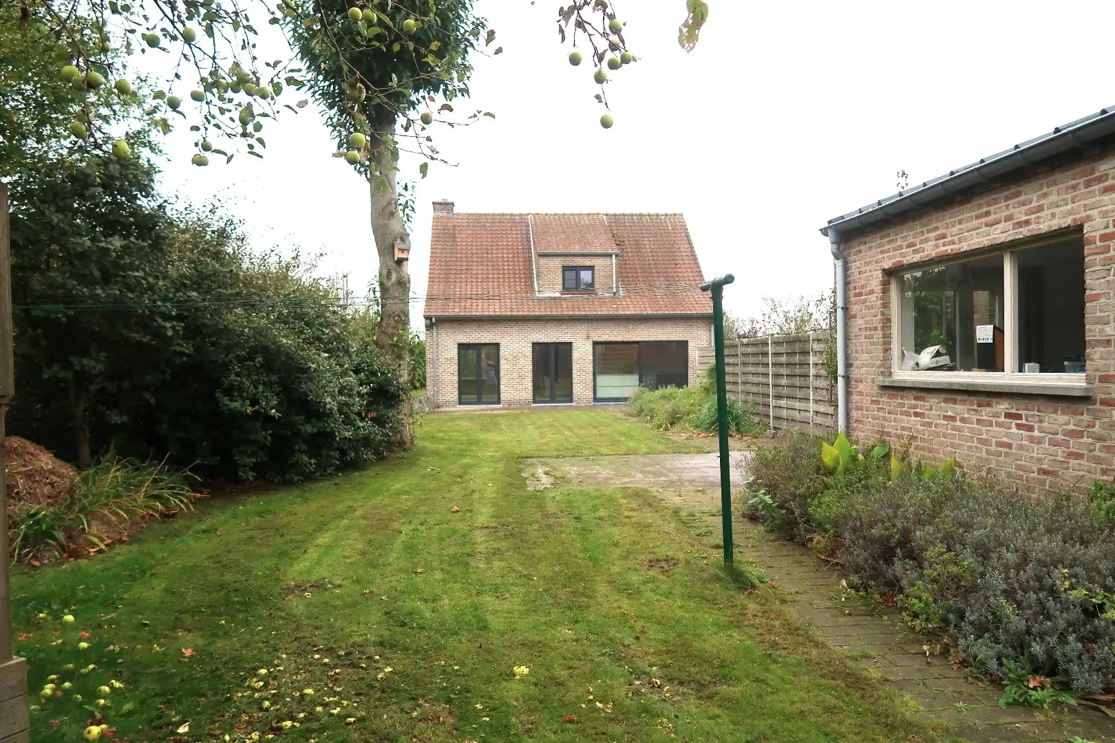 Charmante gerenoveerde woning te huur in Snellegem – 3 slaapkamers, grote tuin & veel extra’s foto 20