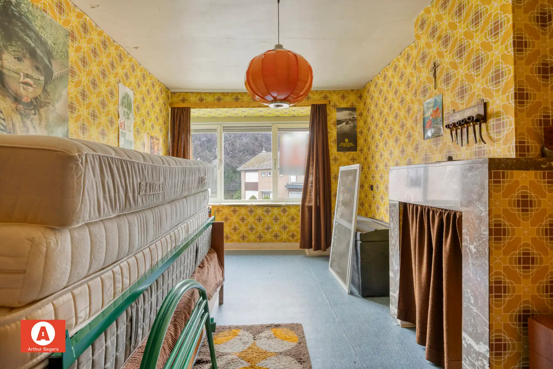 Ruime te renoveren woning met 4 slaapkamers foto 15