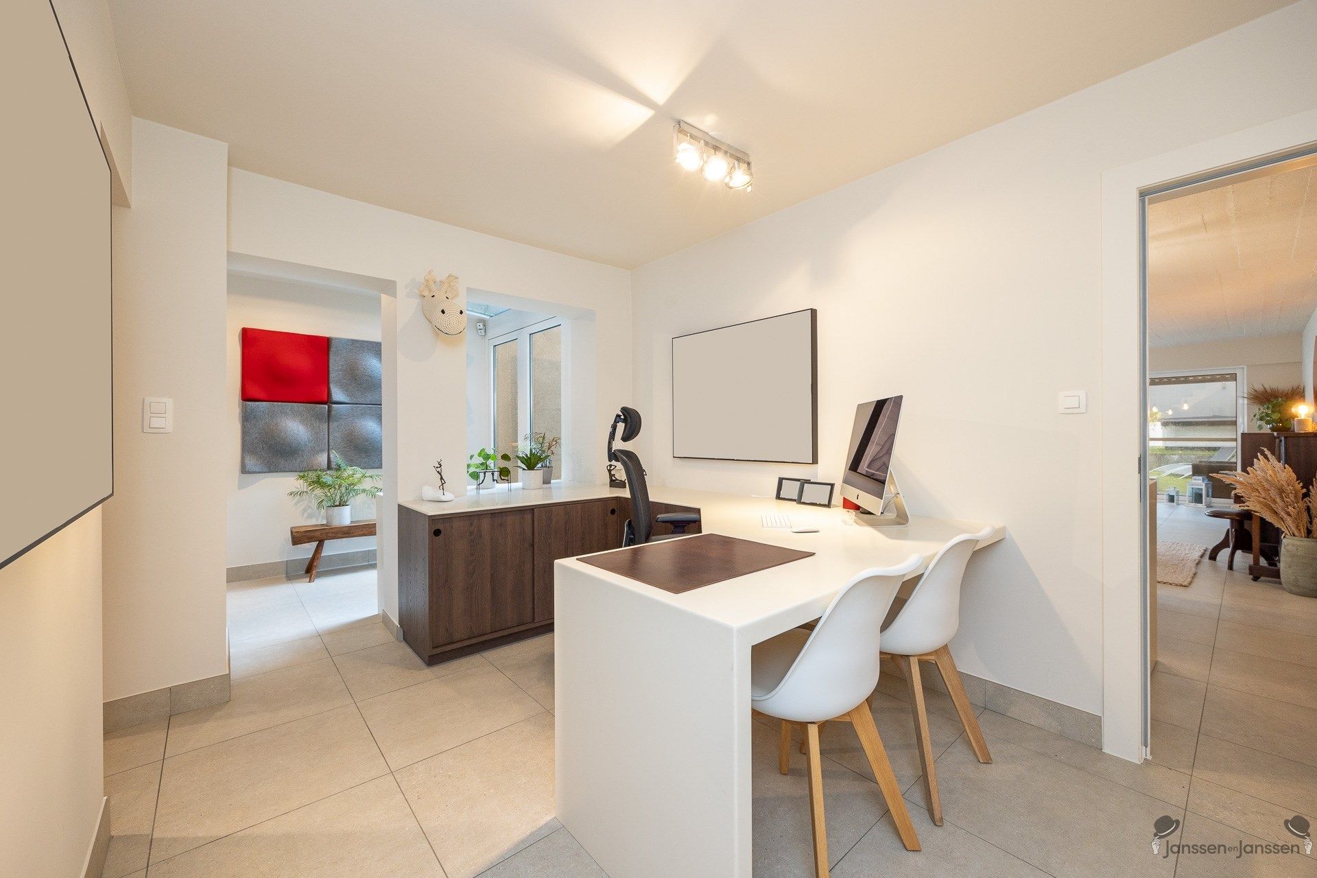 Gerenoveerd herenhuis met min. 4 slaapkamers en praktijkruimte in Berchem.  foto 14