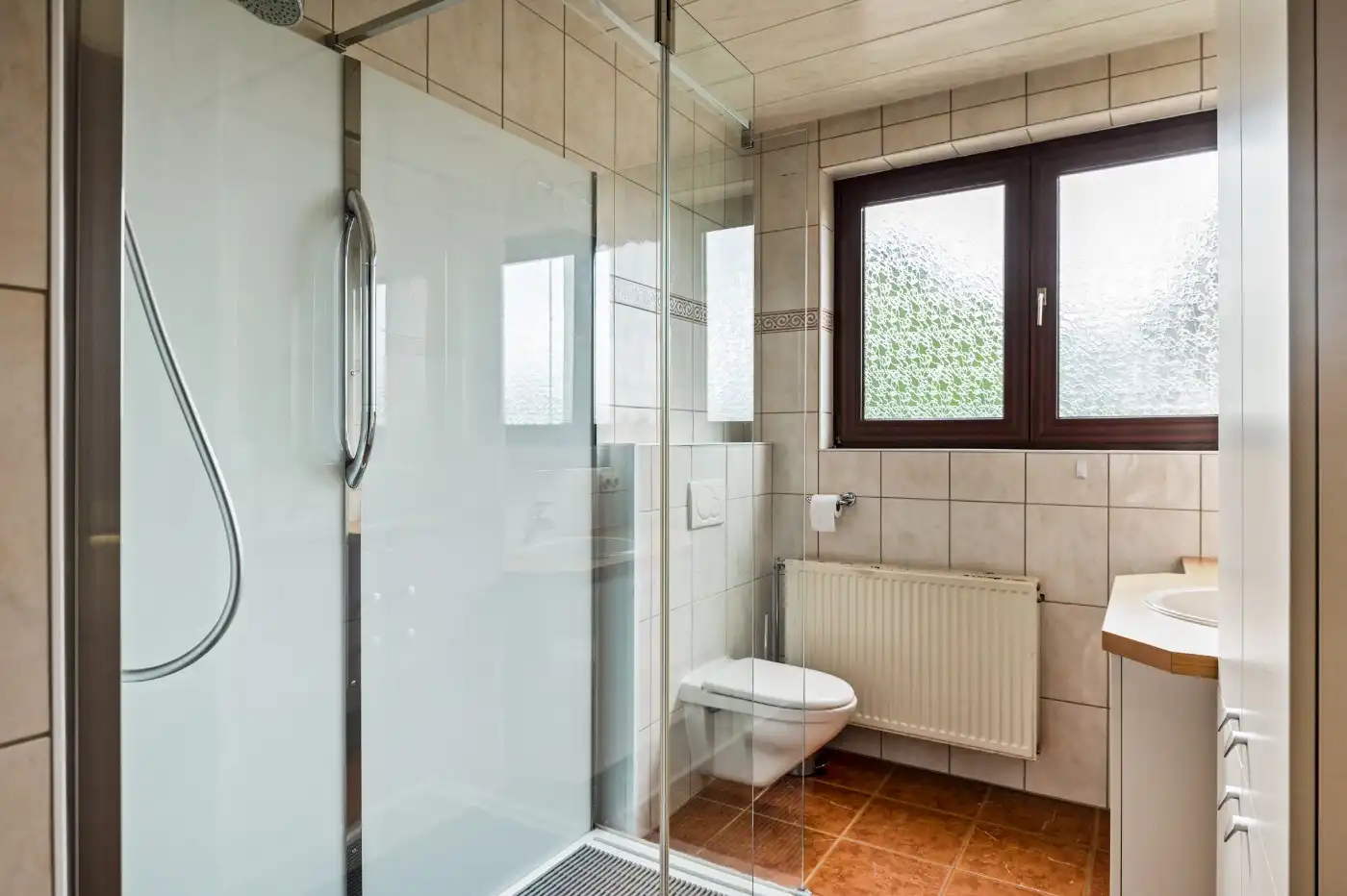 Centraal gelegen beletage-woning met 3 slpk., inpandige garage en tuin foto 14