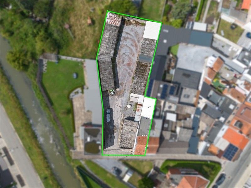 2 TE RENOVEREN WONINGEN+ 16 GARAGES OP EEN PERCEEL VAN 9A87 foto 2