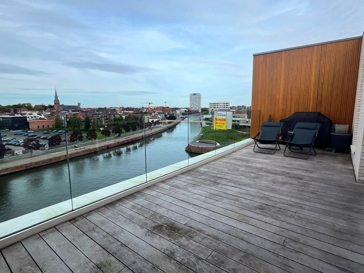 Penthouse met uniek zicht op de Leieboorden.  Uitzonderlijk aanbod. foto 10