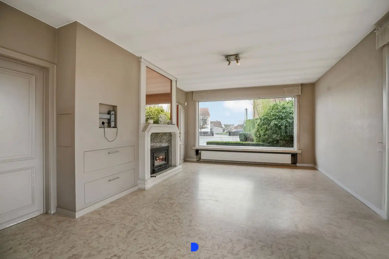 Handelspand met woonst op commerciële ligging. foto 23