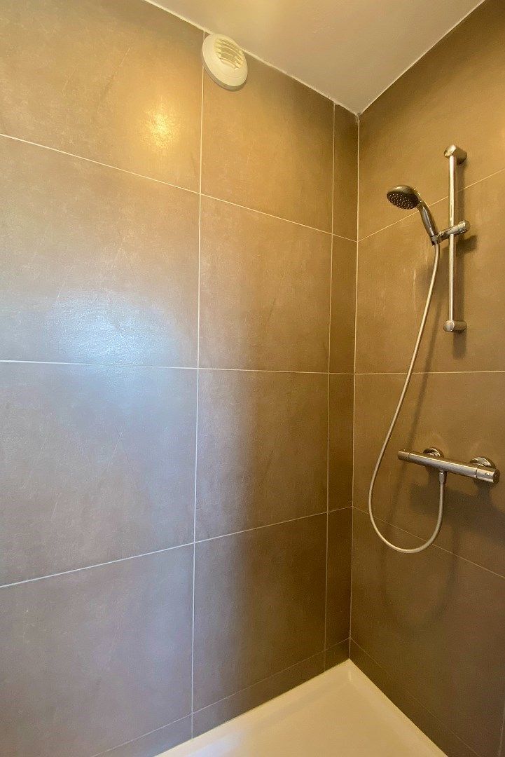 Centraal gelegen appartement in recent gebouw met terrasje foto 8