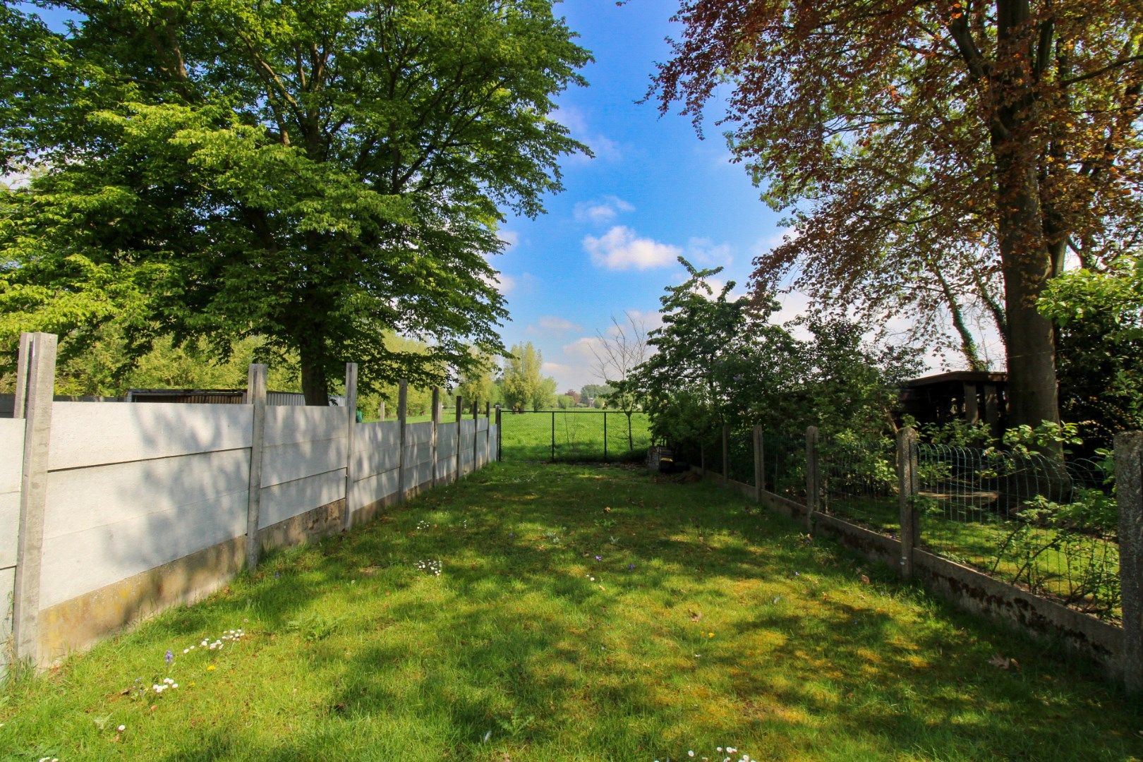 Verrassend ruime gezinswoning met energielabel B, vier slaapkamers en een uitgestrekte diepe tuin te koop in Sint-Niklaas! foto 15