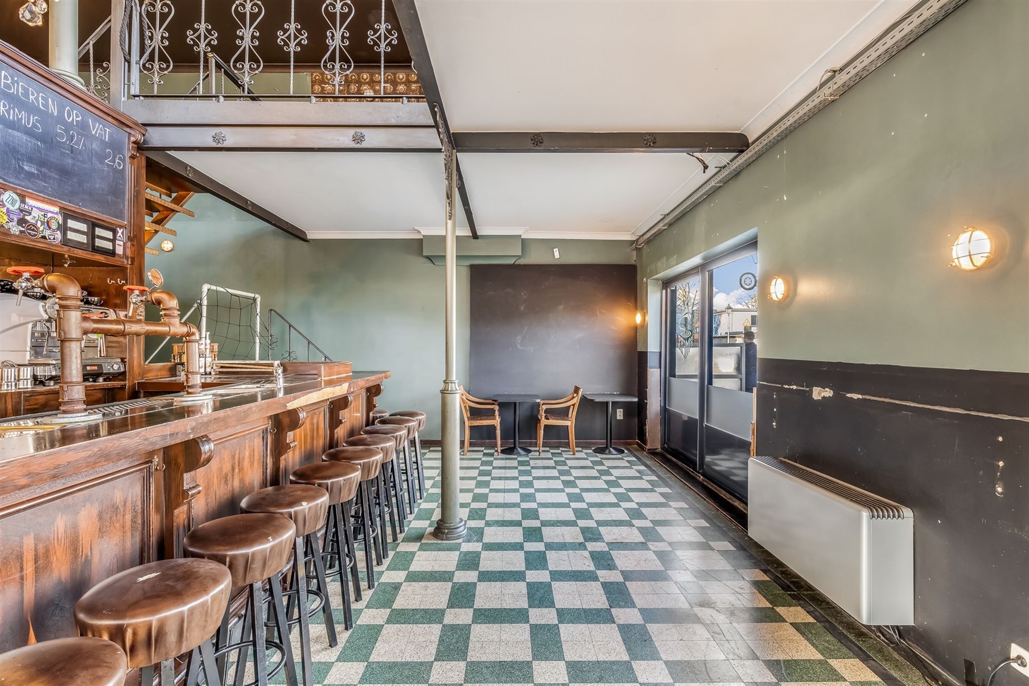 TE RENOVEREN HORECAZAAK MET POTENTIEEL, ZEER GOED GELEGEN IN HET CENTRUM VAN LEOPOLDSBURG foto 5