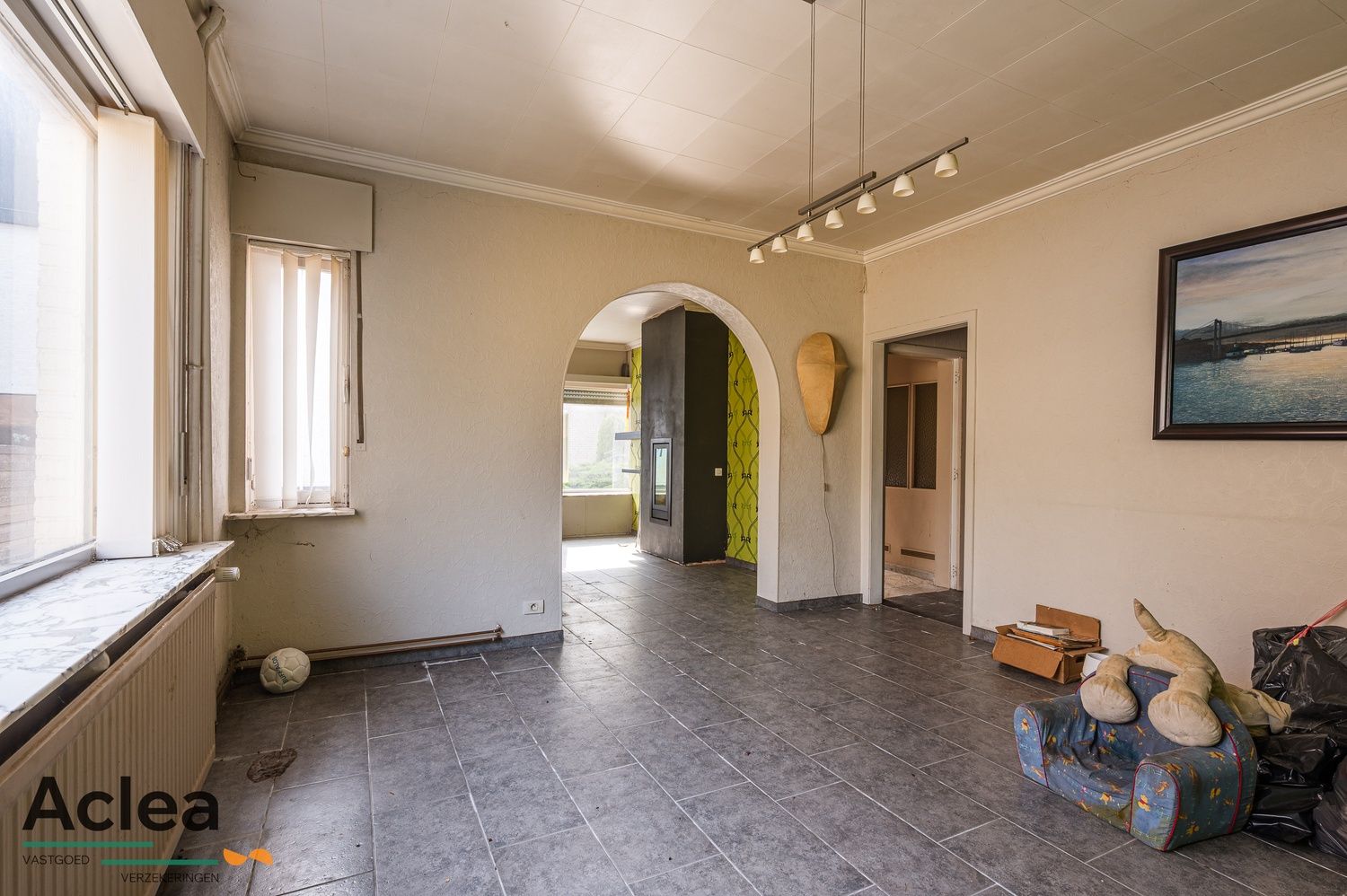 Te renoveren woning met grote magazijnruimte en veel potentieel foto 10