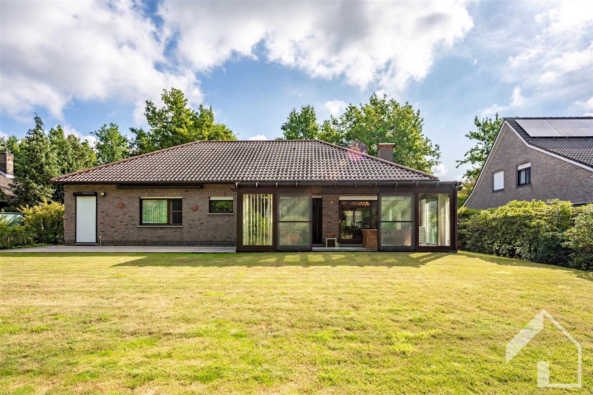 Laagbouwvilla in groene, rustige en kindvriendelijke wijk foto 2