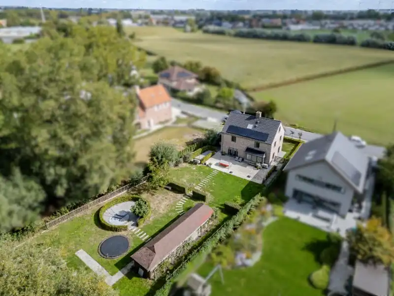 Grote woning op ruim perceel met landelijk karakter. foto 16