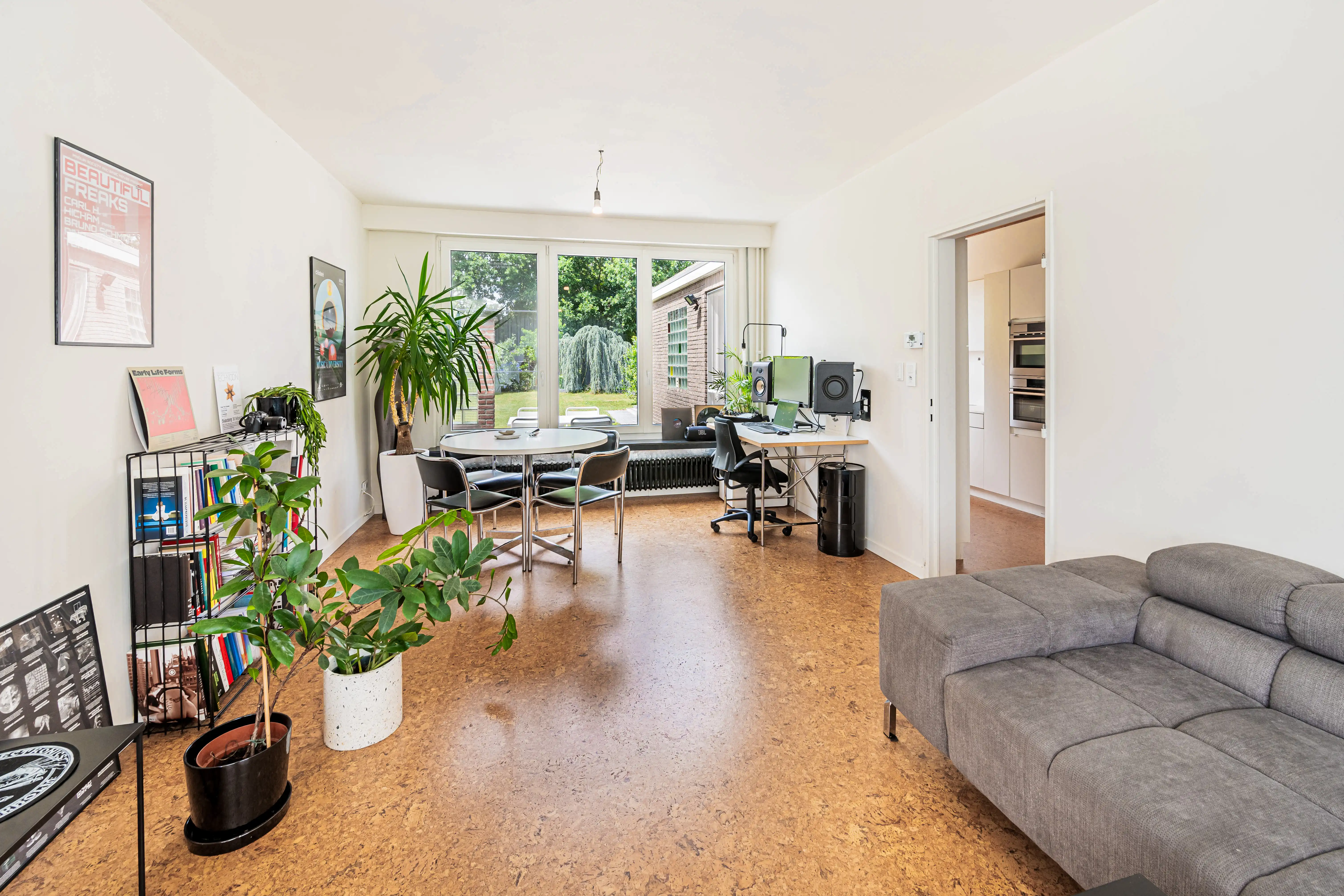Trendy instapklare gezinswoning met ruime en groene tuin! foto 4