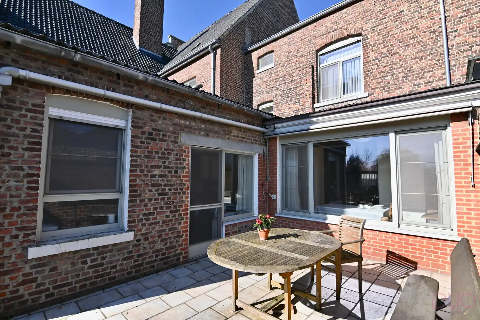 Ruime stadswoning met tuin in het centrum van Landen. foto 26