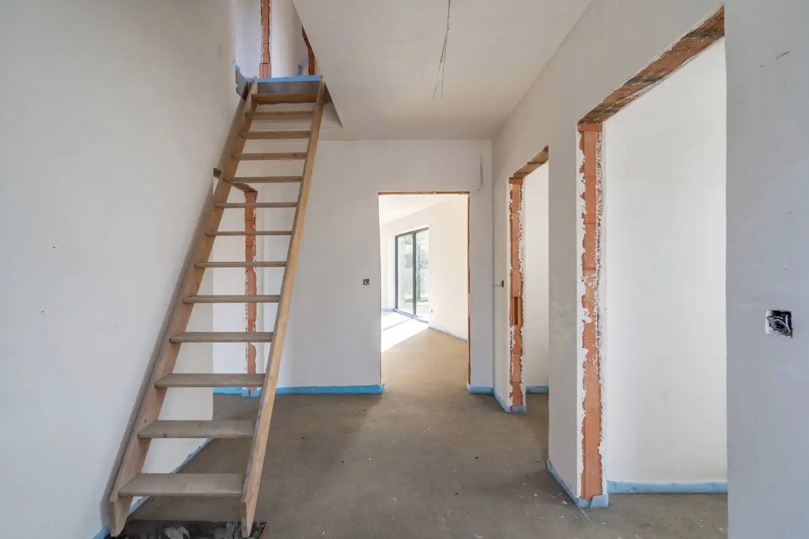 Nieuwbouwwoning met 4 Slaapkamers. foto 3