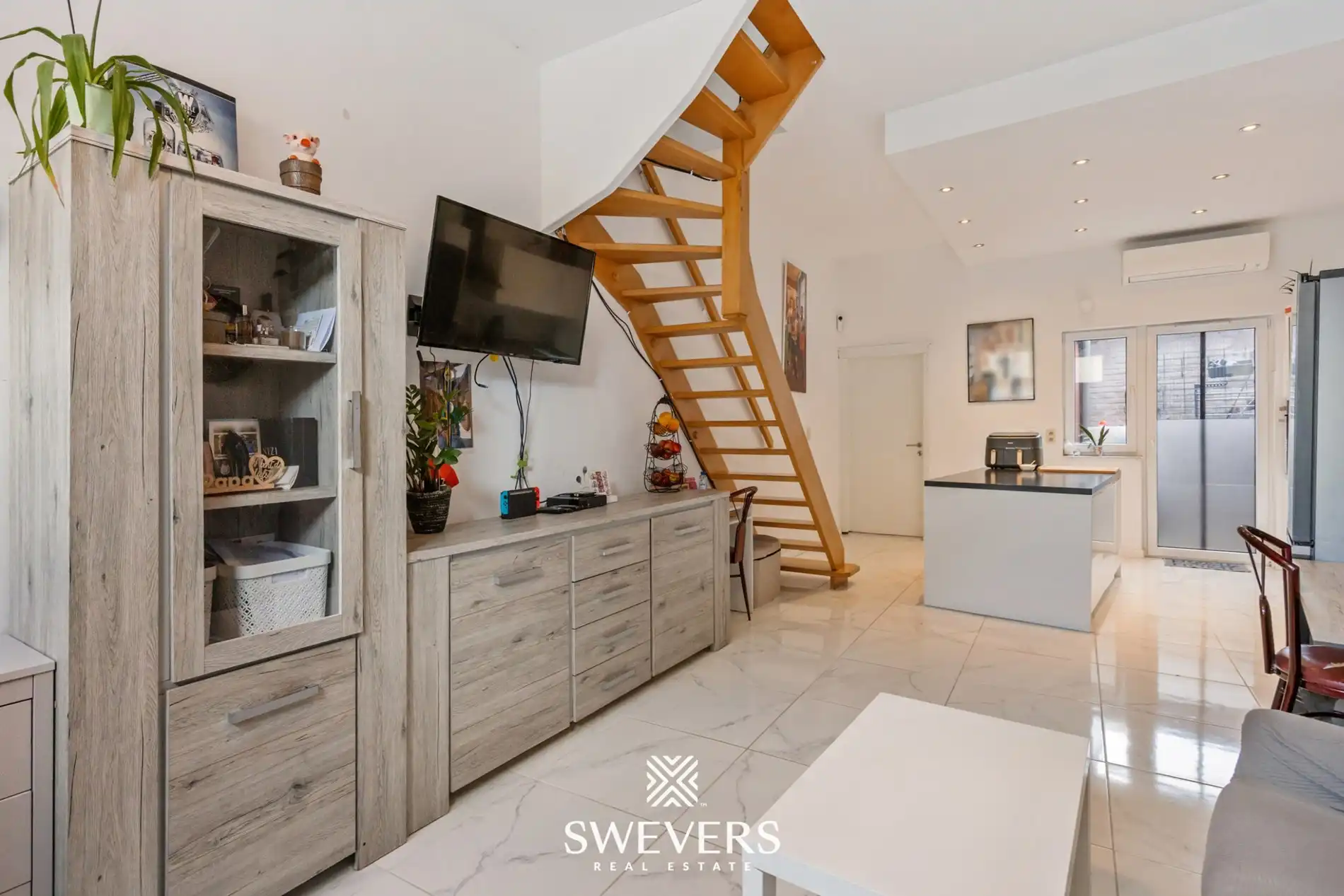Gerenoveerde woning met 3 slaapkamers vlakbij centrum  foto 3