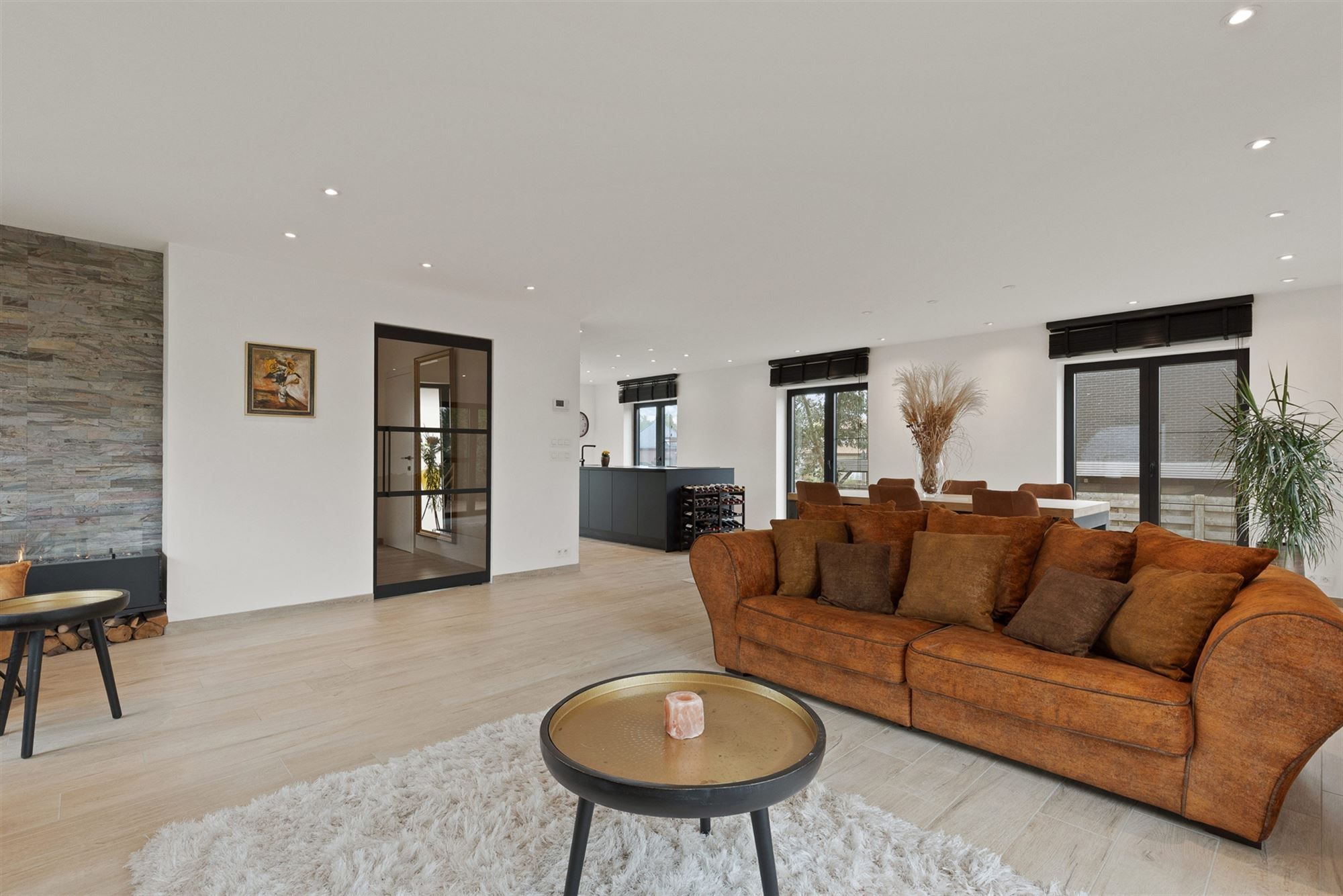 UITERST KNAP GERENOVEERDE WONING MET 3 SLAAPKAMERS GELEGEN OP EEN ZONNIG GEORIËNTEERD PERCEEL TE PAAL foto 7