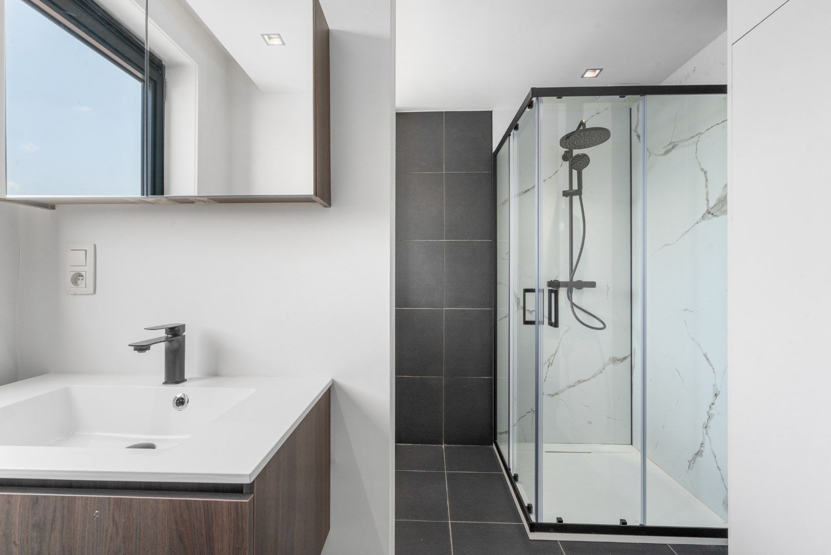 Instapklaar ruim hoek appartement met prachtig open zicht foto 7