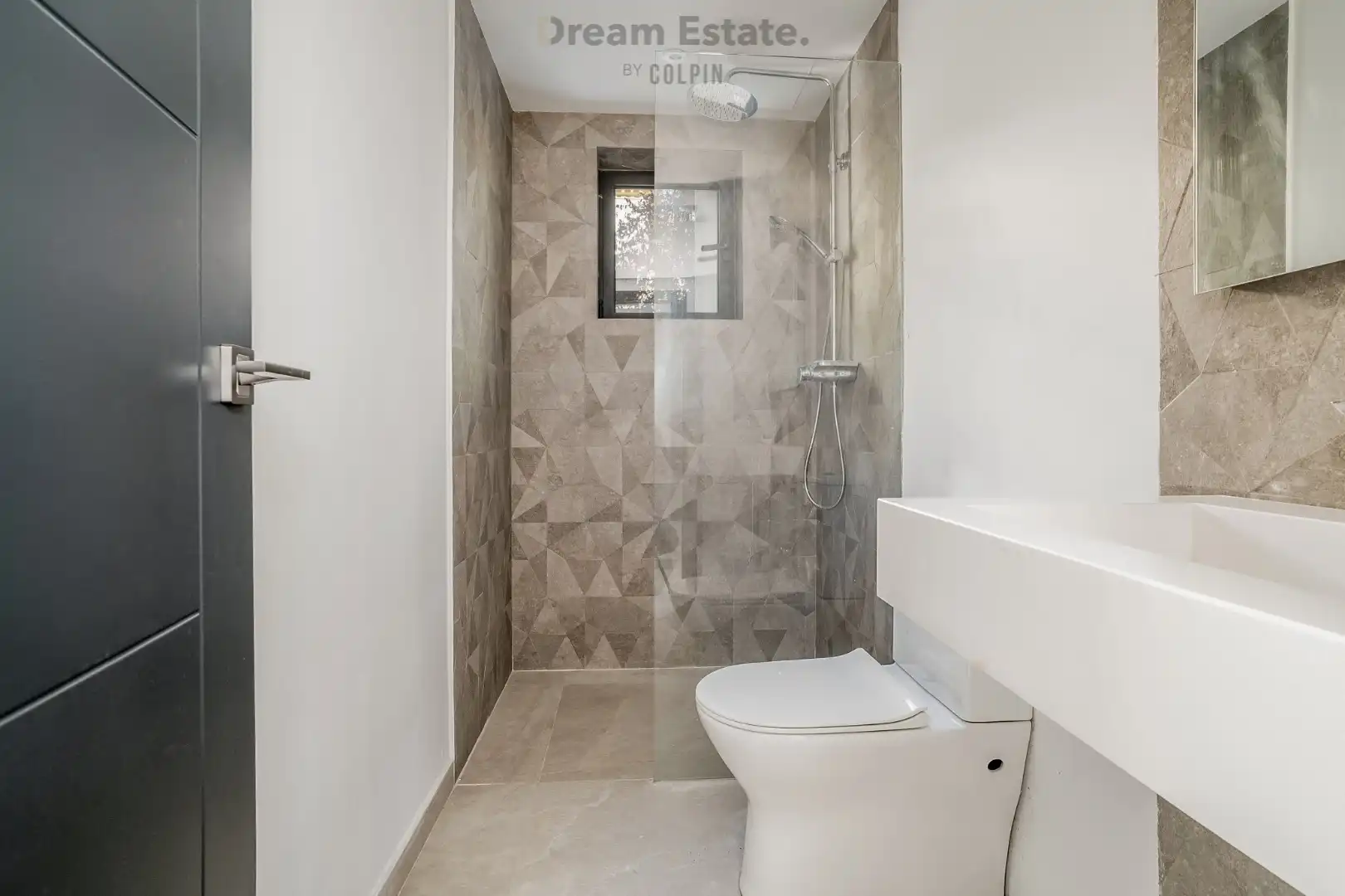 Een moderne familie villa te El Paraiso, Benahavis, New Golden Mile foto 29