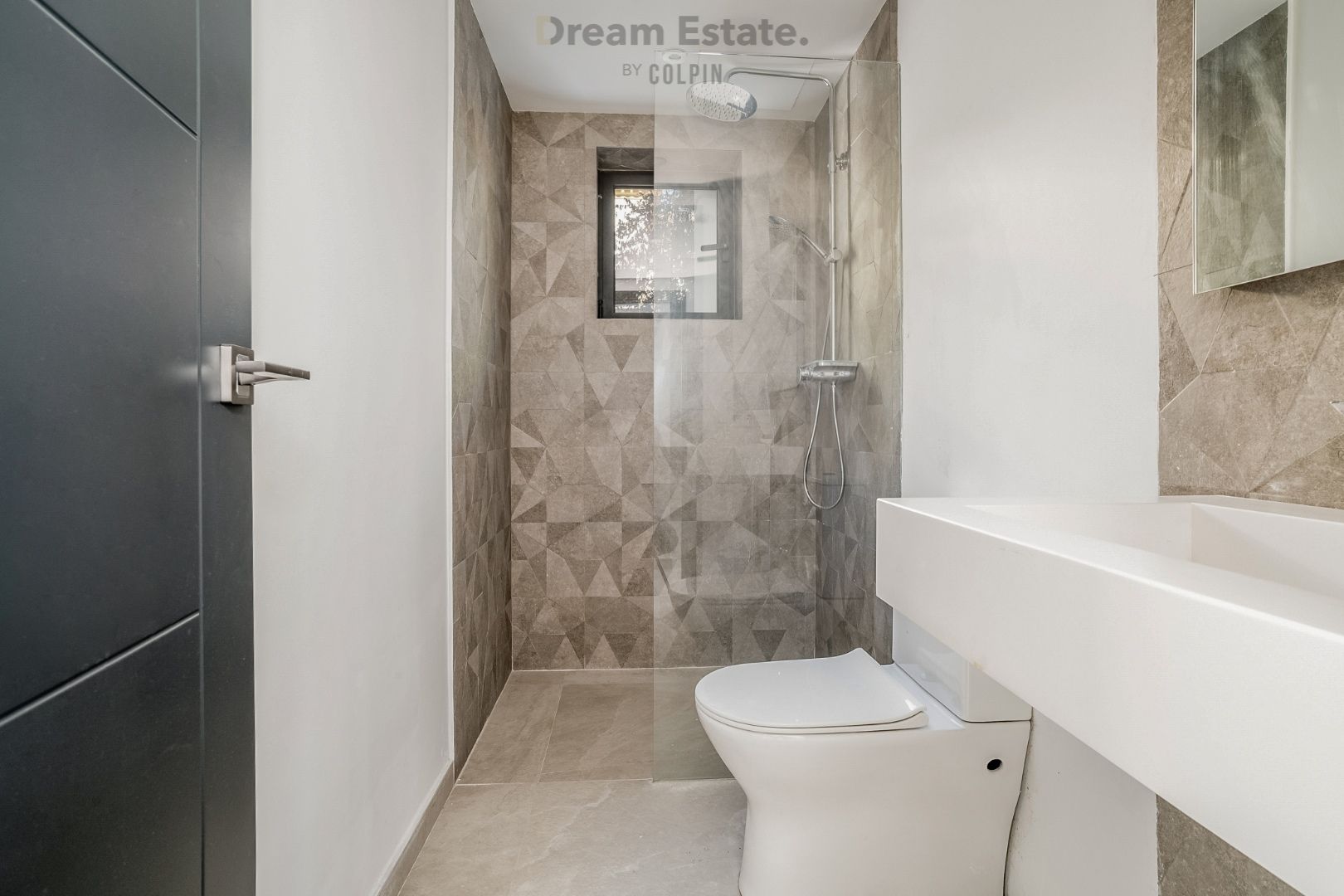 Een moderne familie villa te El Paraiso, Benahavis, New Golden Mile foto 29