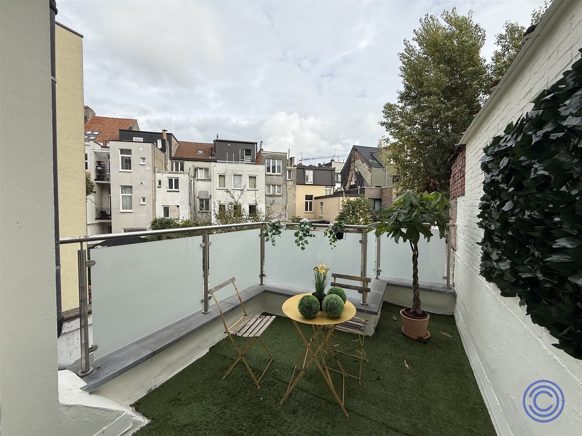 Gezellig en ruim 2-slpk appartement met terras! foto 4