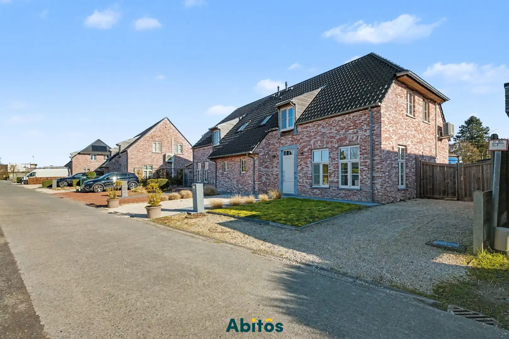 Recente energiezuinige gezinswoning nabij Gent en Deinze foto {{pictureIndex}}