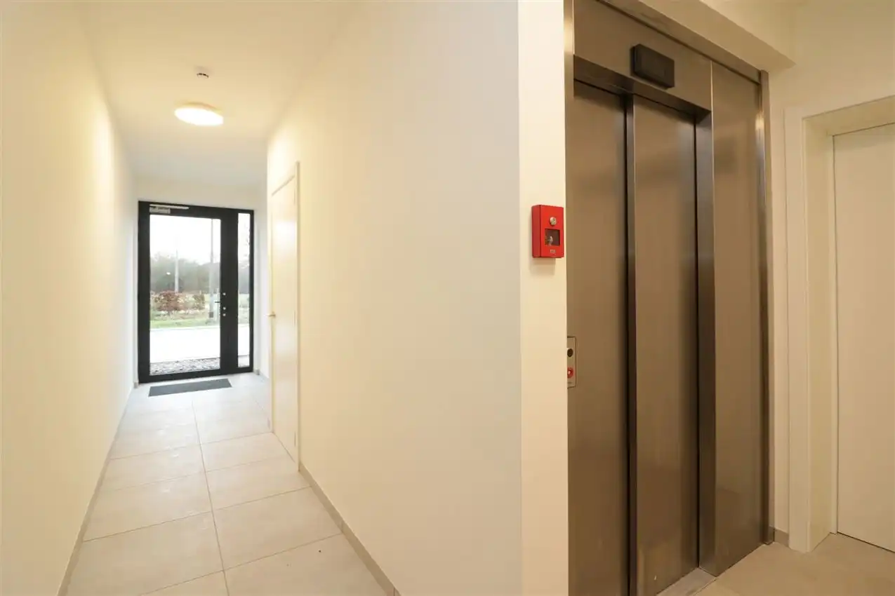 Zonnig appartement, zuidterras, twee slpk, autostaanplaats op gunstige locatie foto 30