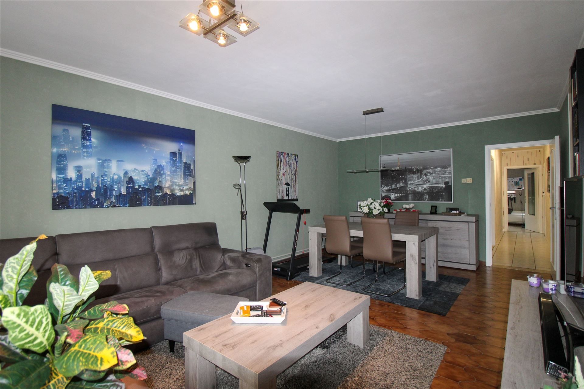 Opbrengsteigendom met 2 verhuurde eenheden op toplocatie in Maasmechelen! foto 3