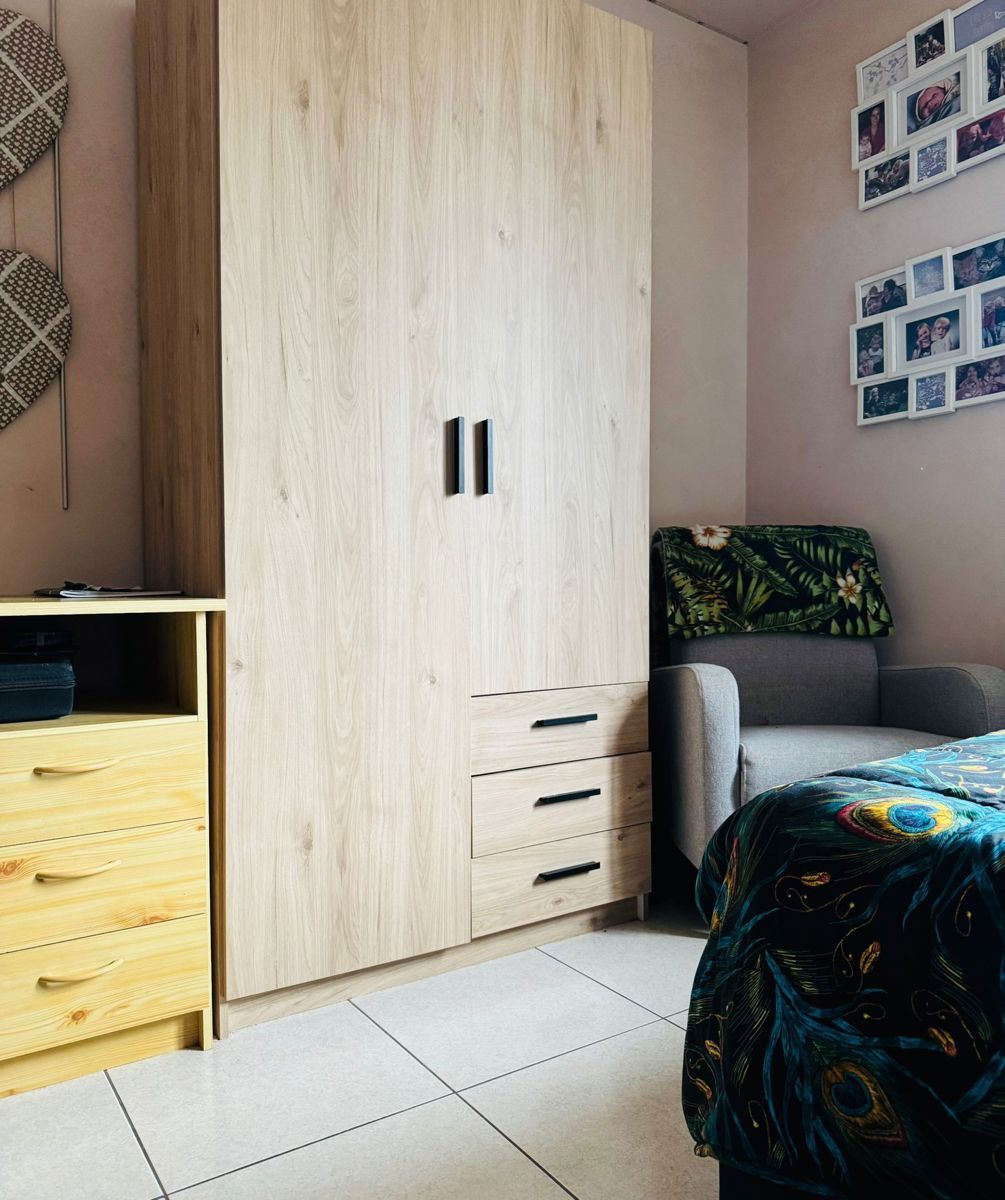 Gelijkvloers 3 slaapkamer appartement met grote garage. foto 10