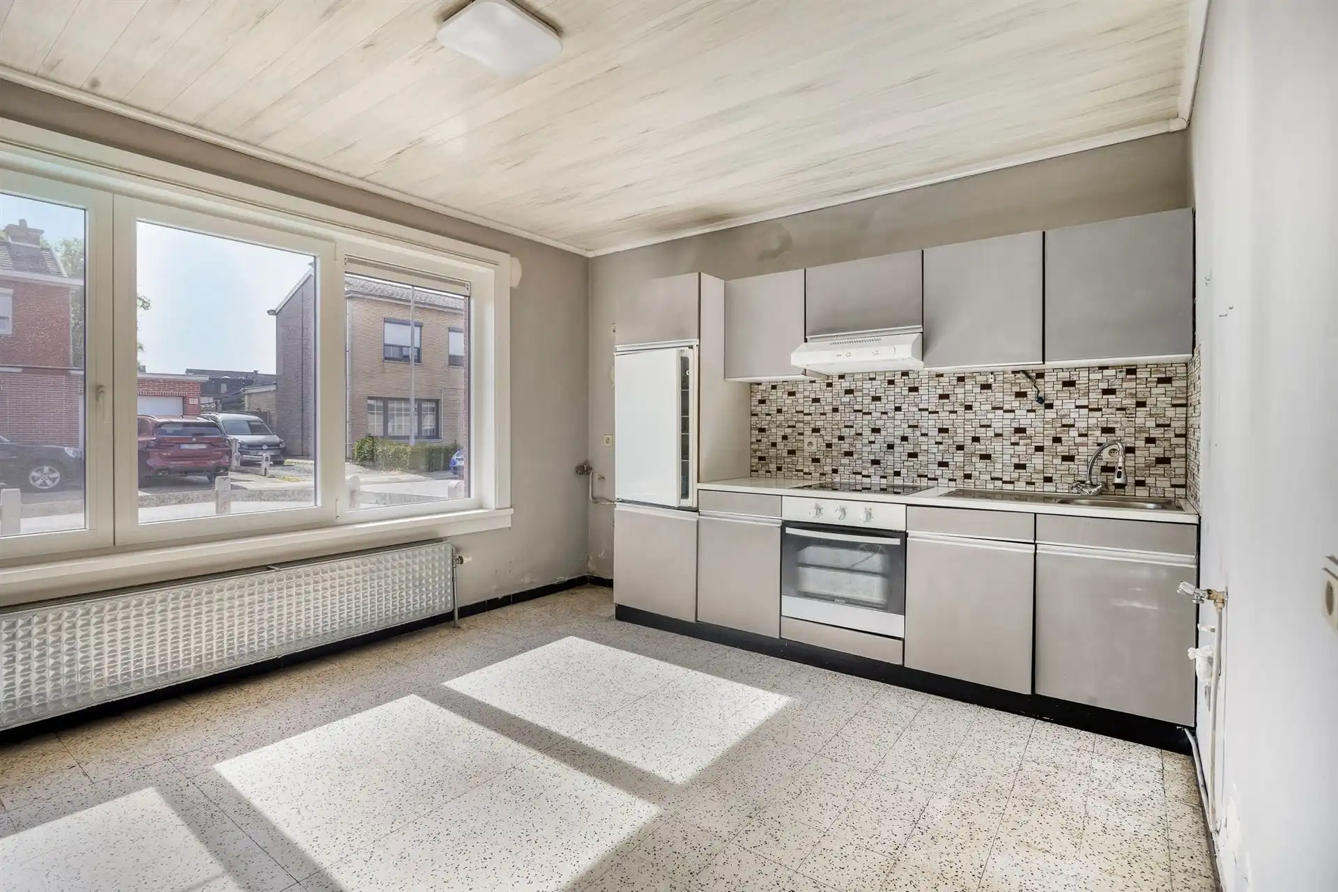 Woning met 3 slaapkamers, terras en 7 garages.  foto 6