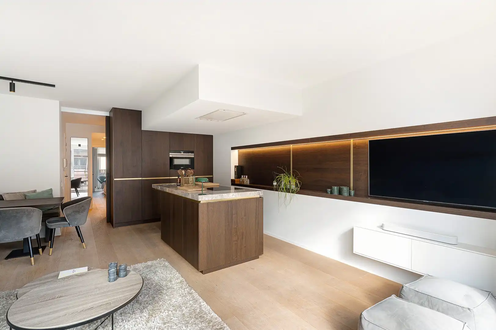 Luxueus gerenoveerd 3-slaapkamerappartement nabij zee. foto 14