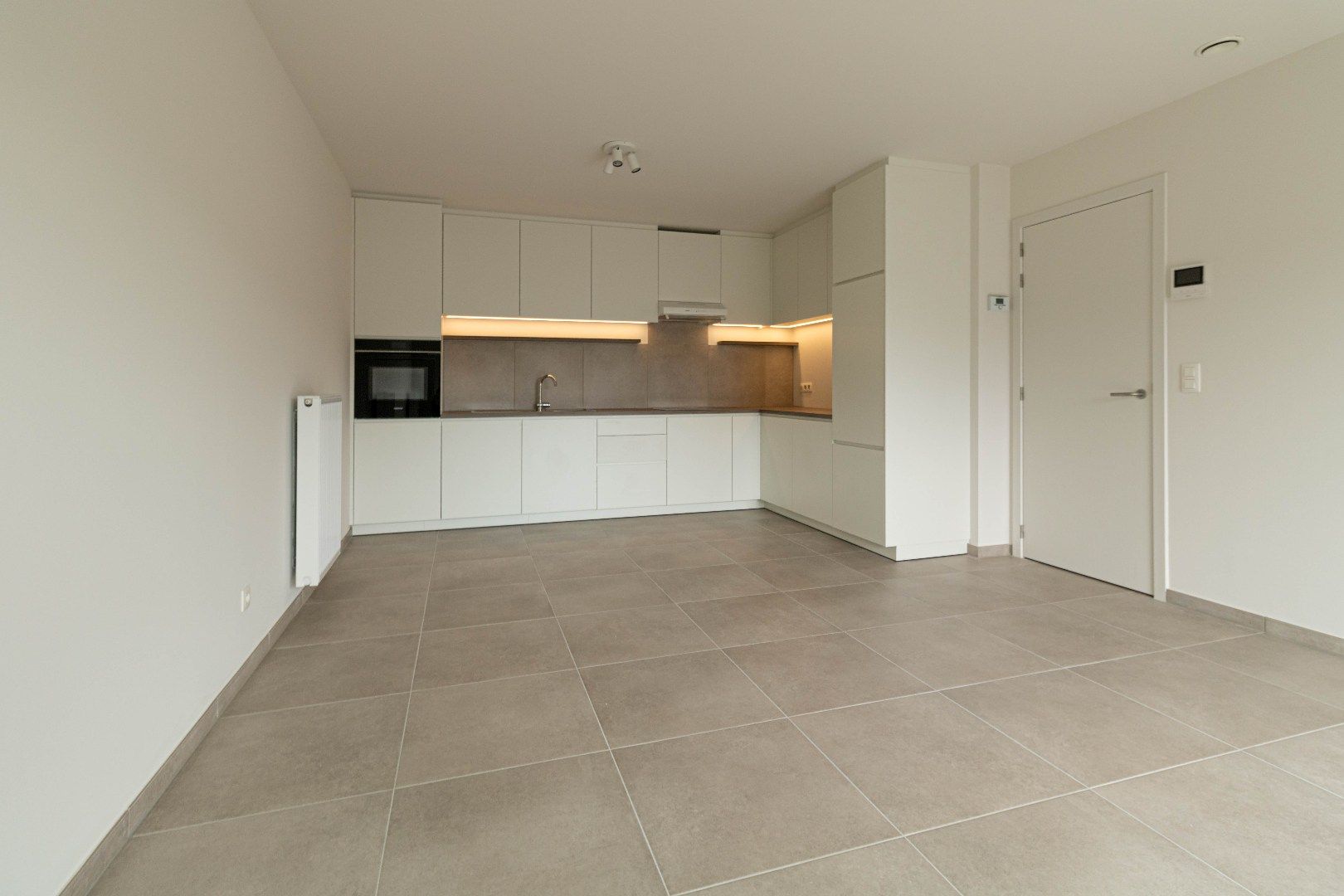 ! NIEUWE VOORWAARDEN! Zeer mooi afgewerkt en instapklaar nieuwbouwappartement gelegen in groene zone met mogelijkheid tot bijhuren van ondergrondse autostaanpla foto 5