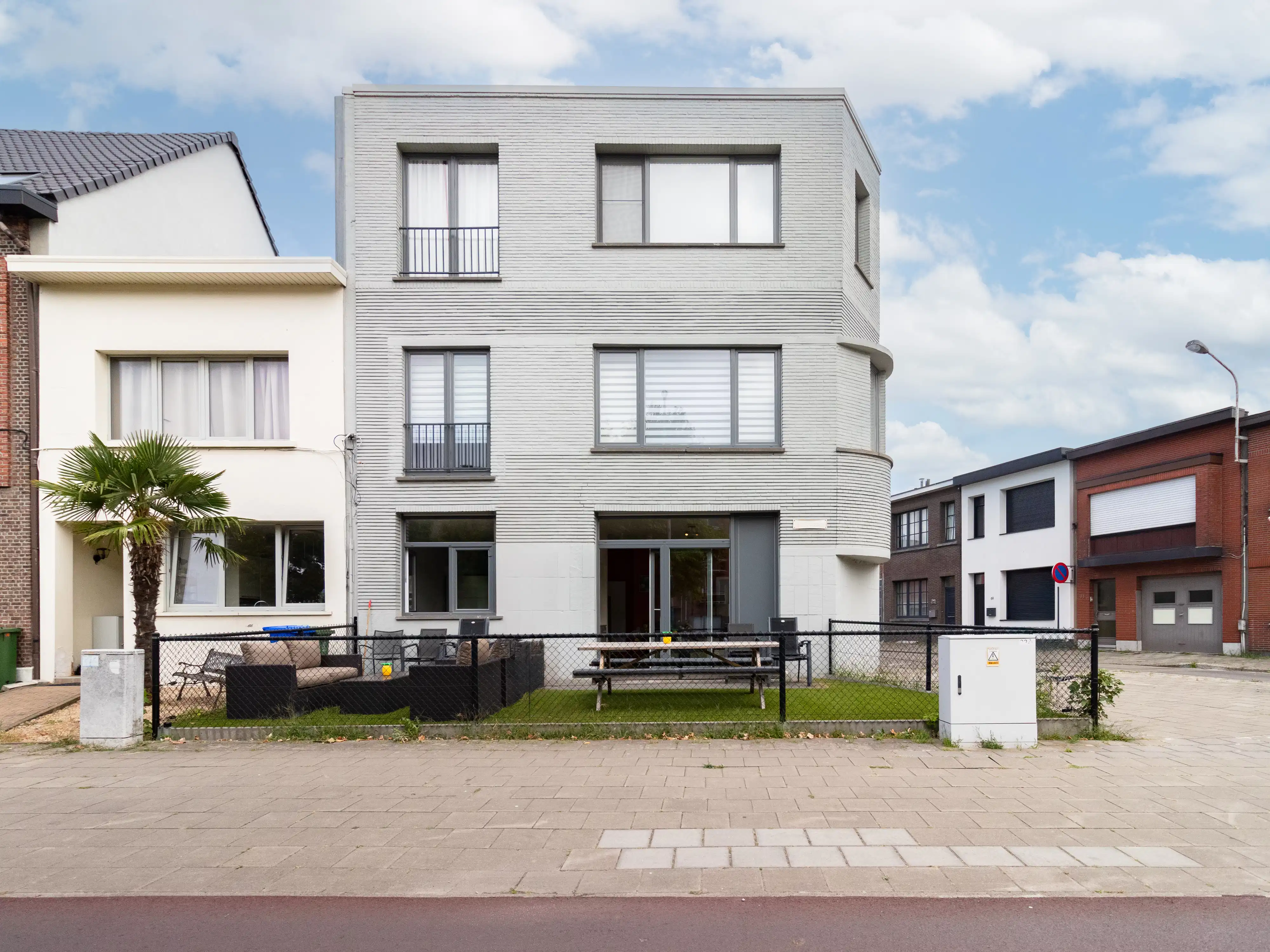 Centraal gelegen gelijkvloersappartement met tuin foto {{pictureIndex}}