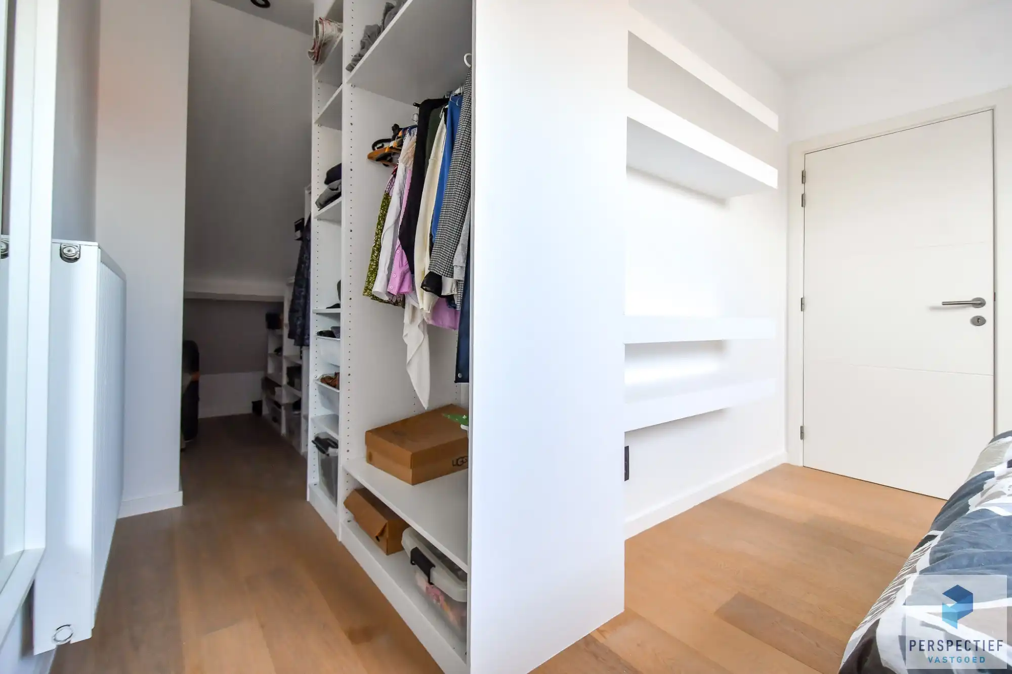 Ruime gerenoveerde woning met 4 slpk, grote tuin en garage foto 26