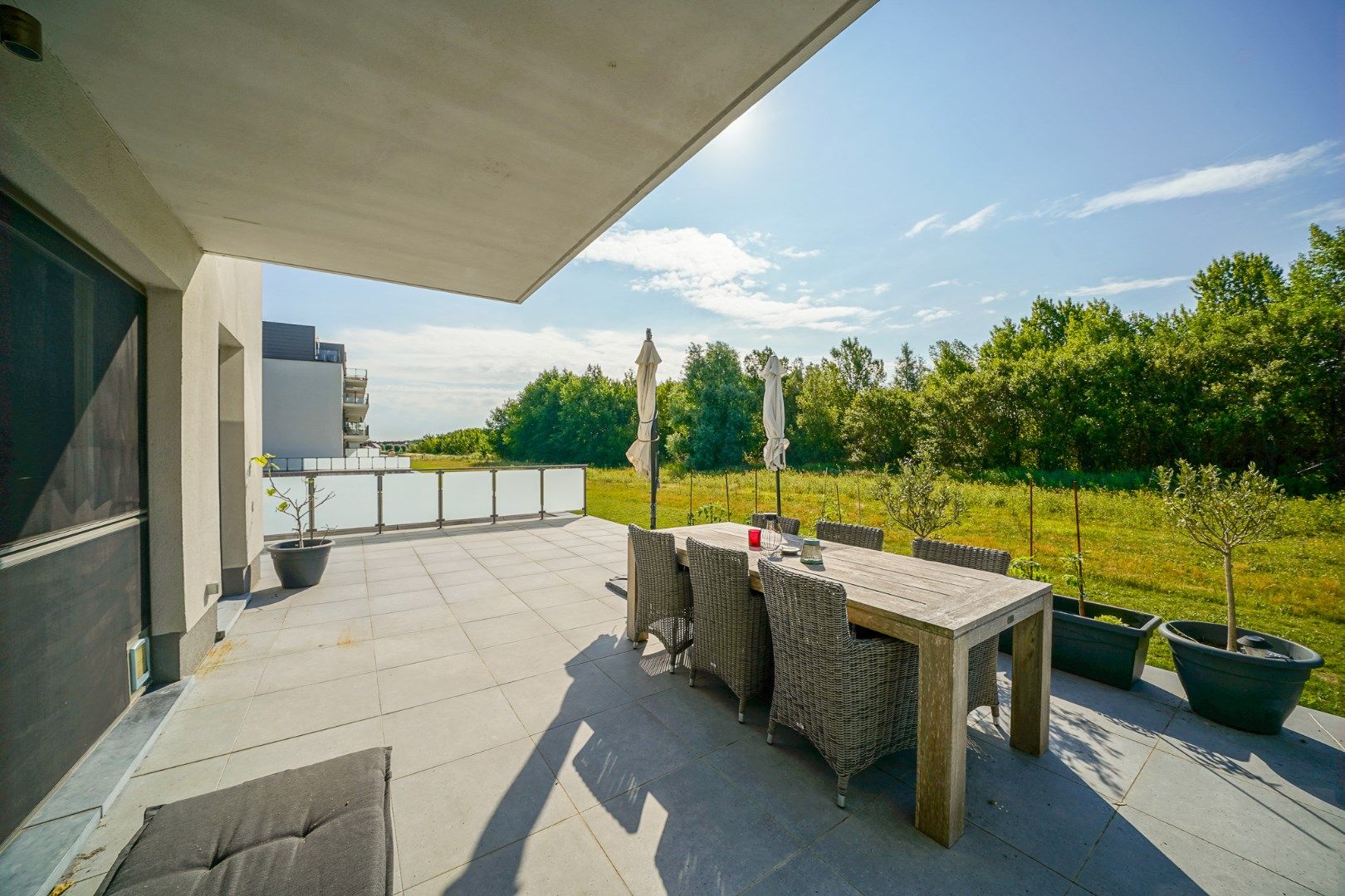 2 slaapkamer appartement met groot terras, garage en open uitzicht op groen foto 7