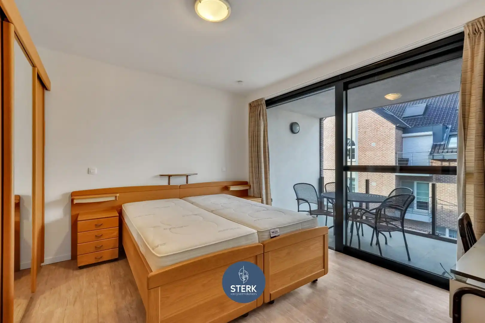 RECENT APPARTEMENT INCLUSIEF PARKING + 2 BERGINGEN IN CENTRUM LANAKEN !  foto 19