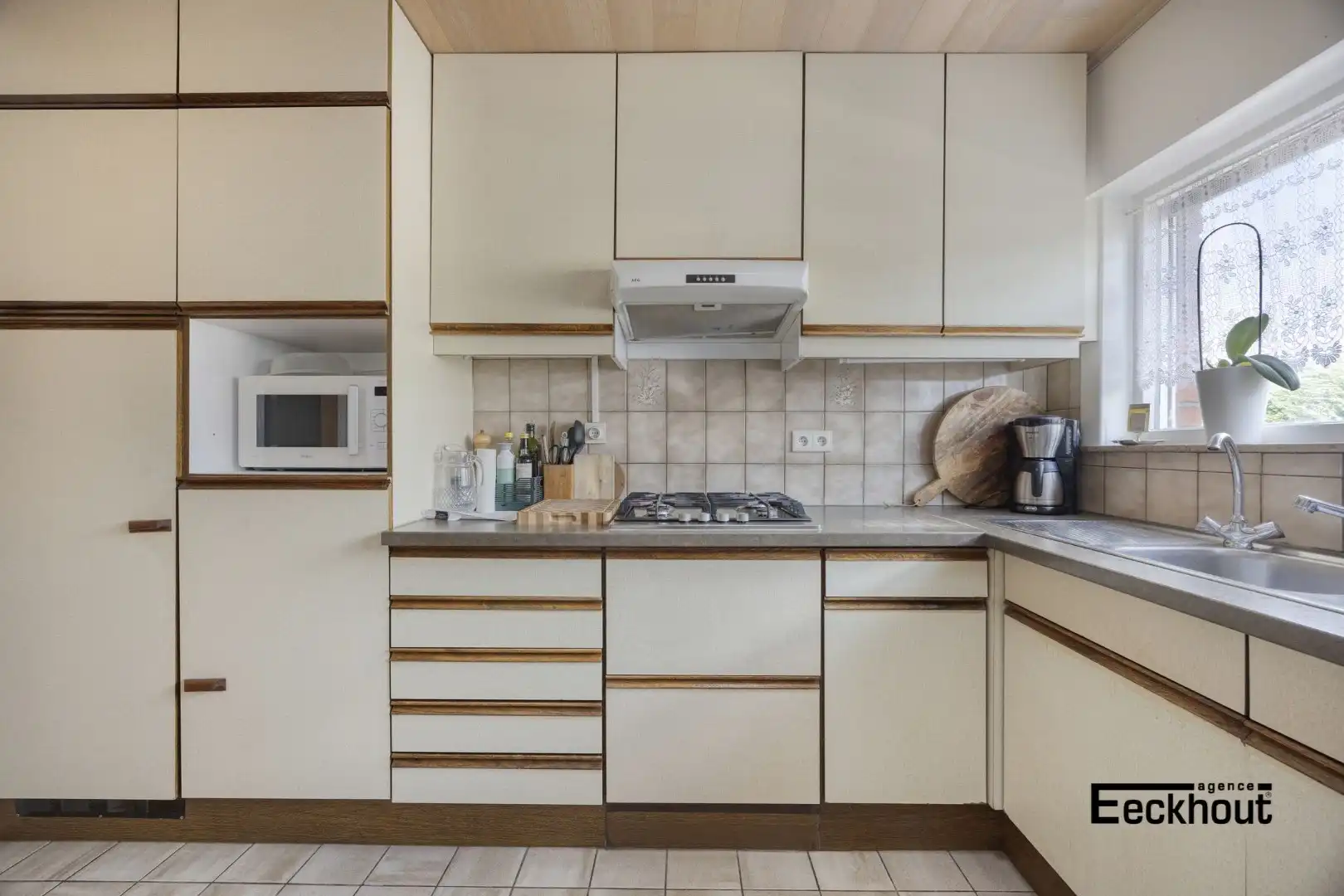 Ruime halfopen woning met tuin en garage aan de Spuikom te Bredene! foto 7