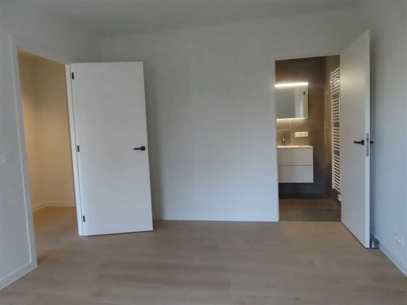 Prachtig nieuwbouwappartement met 2slpk, 2 badk, terras & P foto 7