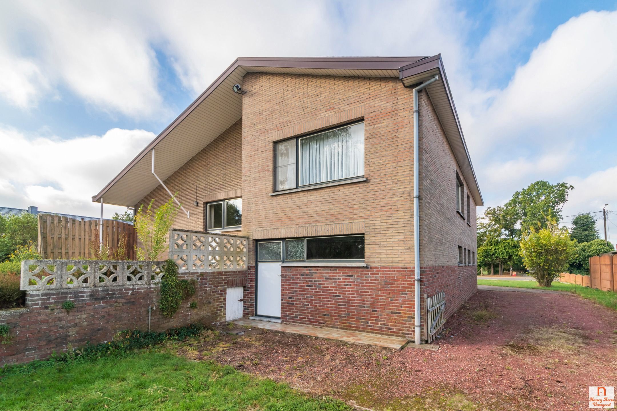 Split-level woning met grote tuin en vrij uitzicht foto 53