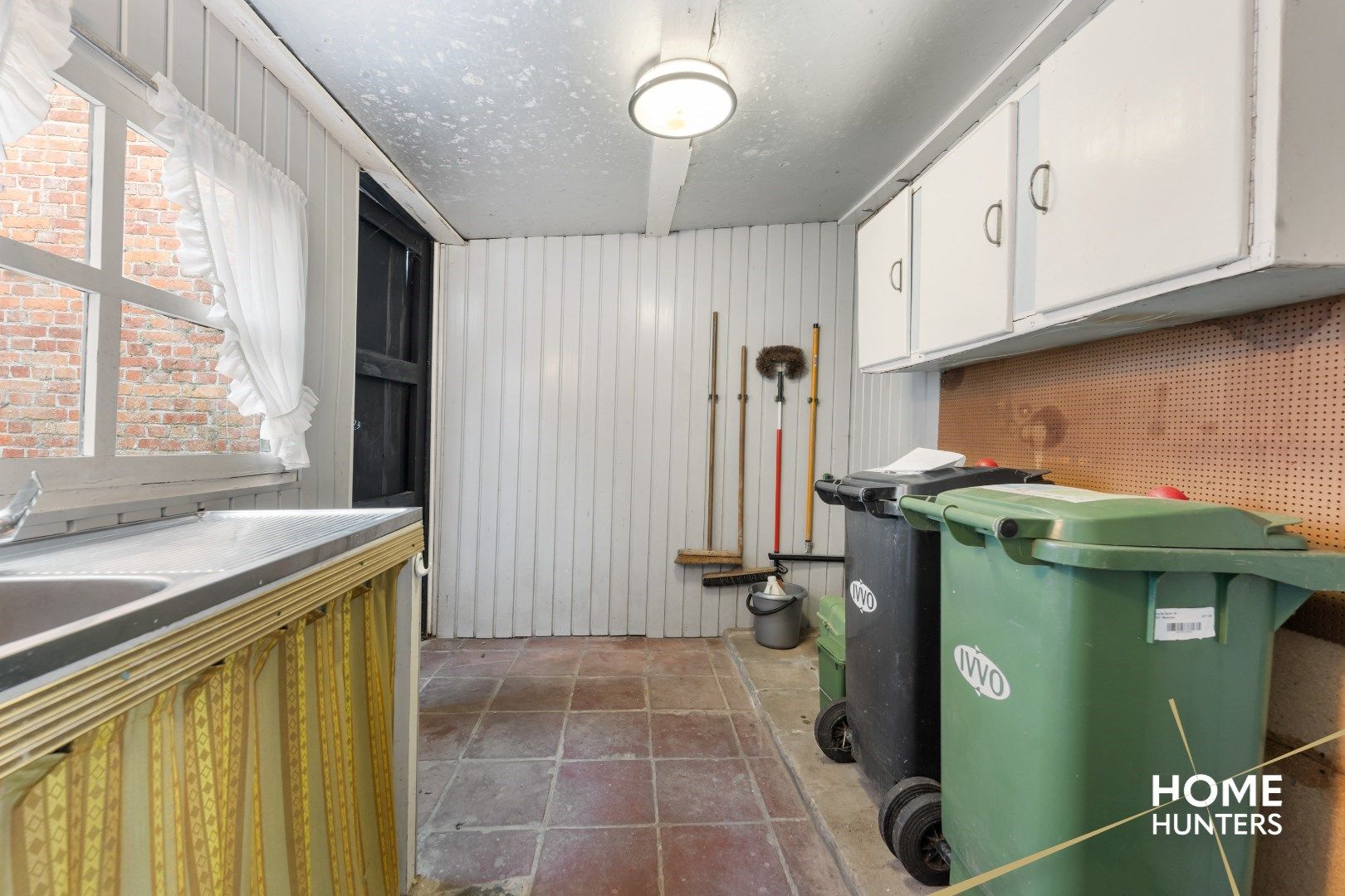 Authentiek herenhuis in Mesen – een renovatieparel met potentieel foto 10