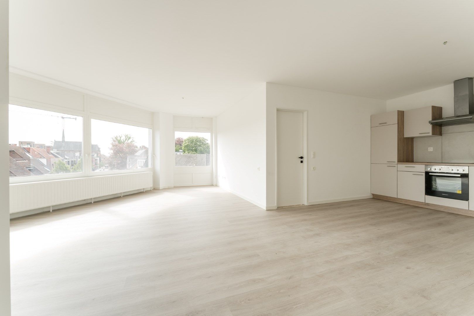 Volledig gerenoveerd 3 slaapkamer appartement in Neerpelt centrum. foto 4