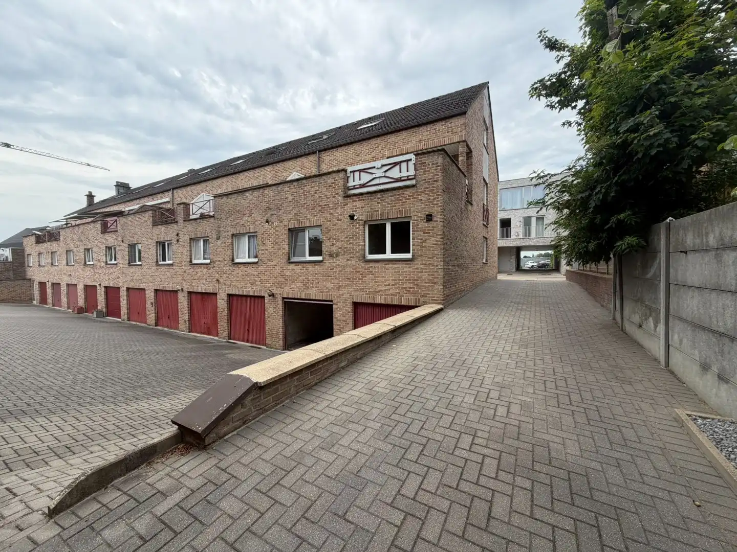 Netjes gerenoveerd 1-slaapkamer appartement met ruime kelder en inpandige garage foto 26