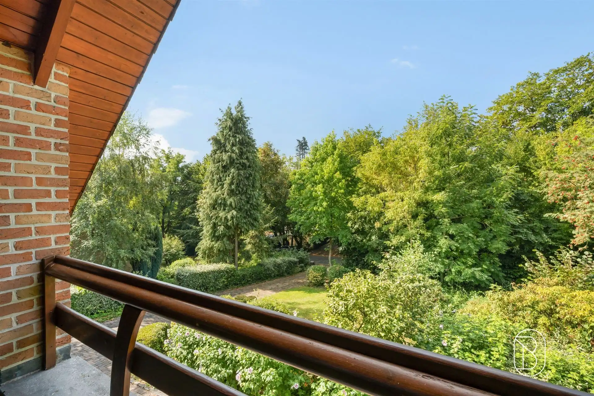 Karaktervolle villa met prachtige tuin op unieke ligging foto 11