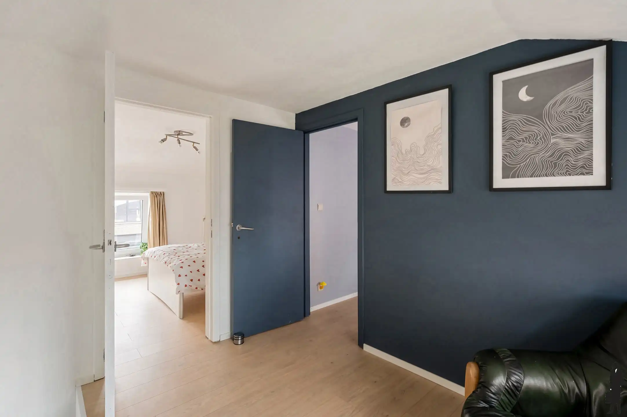 Charmante gerenoveerde rijwoning met zij-ingang en tuin in centrum Essen. foto 14